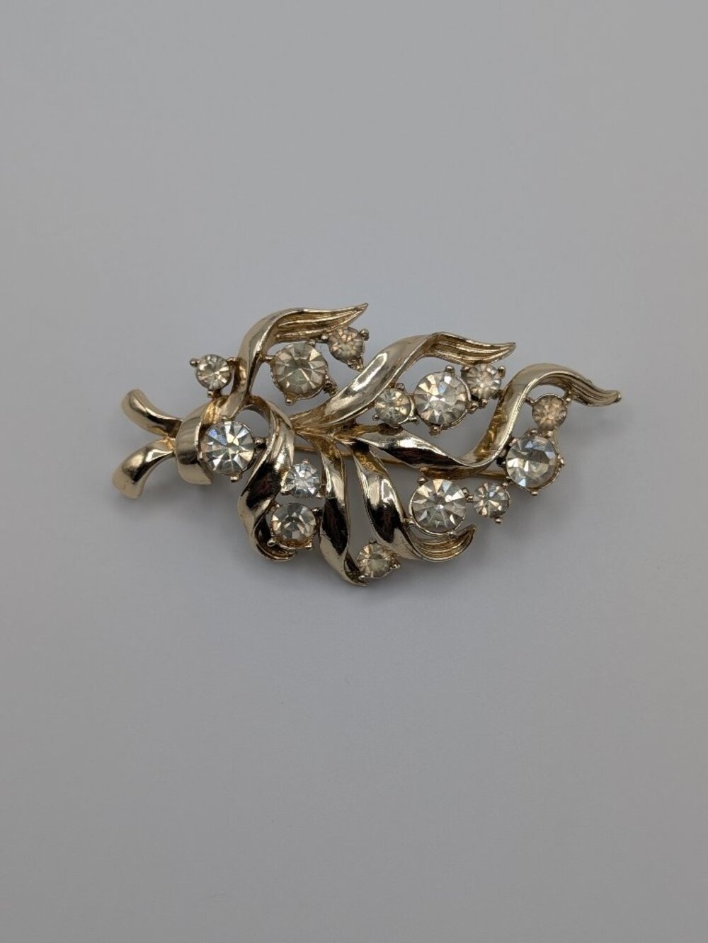 Vintage 1950s Rhinestone Ribbon Foliage Spray Brooch Pin Crown Trifari Era 19g